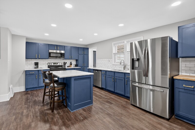 Building Photo - 430 N Linden St