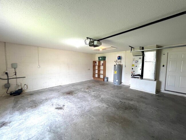 Building Photo - 87 Rose Dr