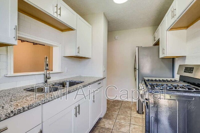 Building Photo - 6429 E Cottonwood Ln