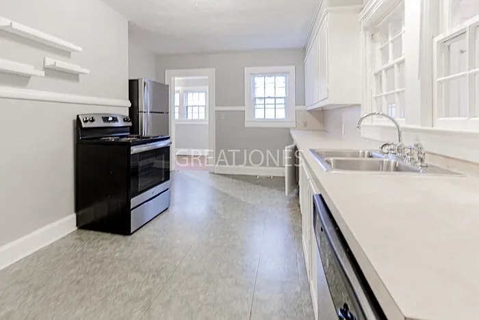 Building Photo - 408 Spring St