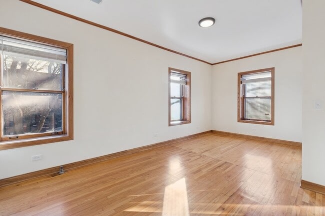 Building Photo - 5202 N Lakewood Ave