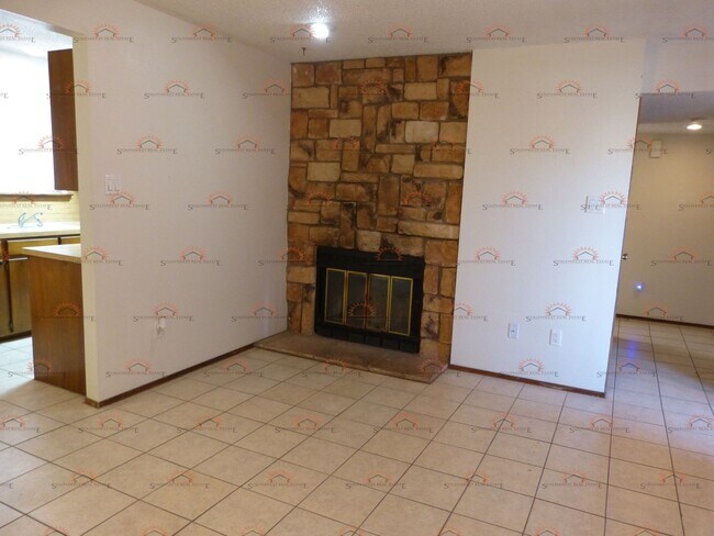 Building Photo - 1204 W Manana Blvd