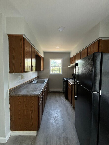 394 S 6th St 2R - 387 S 6th St