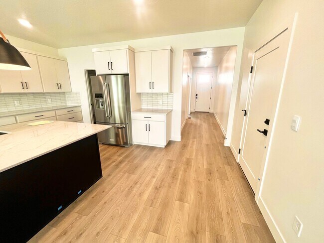 Building Photo - Stunning 5BD/3BA New Construction in Lehi | 3,287 SF | HOA Covers Yard | Aug 1