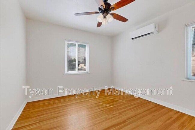 Building Photo - 1028 Princeton Dr NE