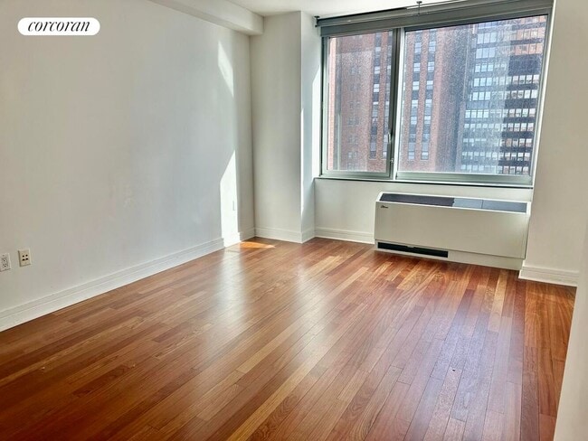 Building Photo - 30 Little W St