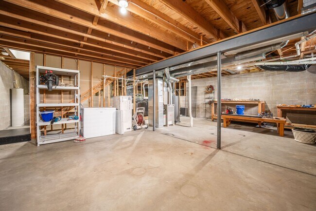 Building Photo - 7179 Fernridge Dr