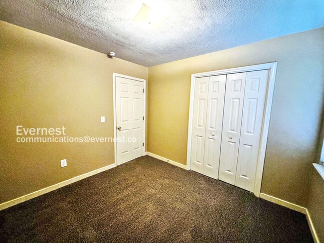 Building Photo - 3007 Willow Dr