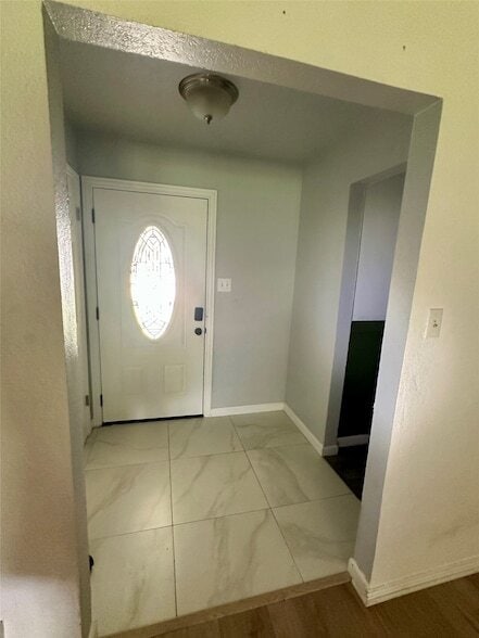 Building Photo - 6524 Blue Grass Dr