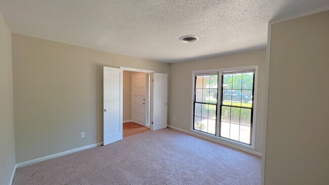 Building Photo - Beautiful 4-bedroom brick home