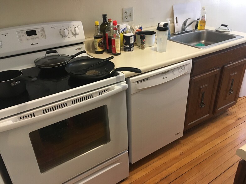 Building Photo - 52 Strathmore Rd