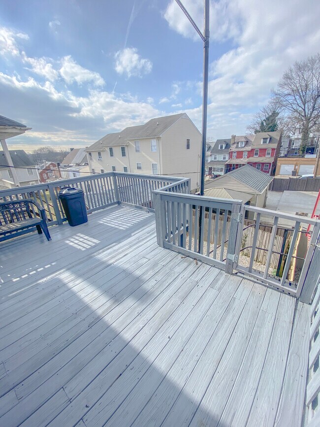 Deck - 505 N Rodney St