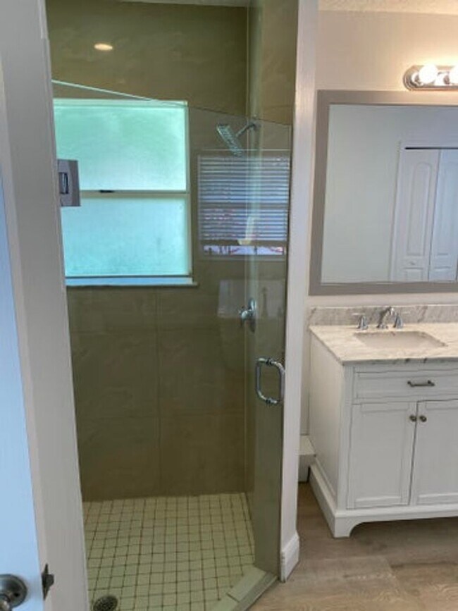 Building Photo - 4593 Bucida Rd