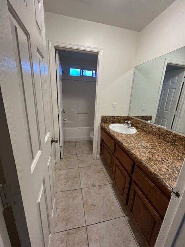 Building Photo - 725 L St