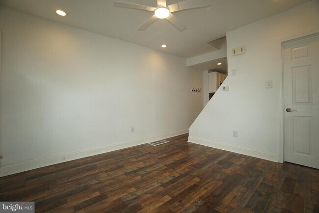 Building Photo - 539 Turner St