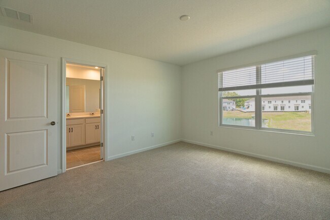Building Photo - Almost Brand New 3 beds 2.5 baths in East ...