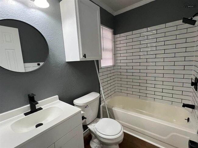Building Photo - 5026 Lakefront Dr