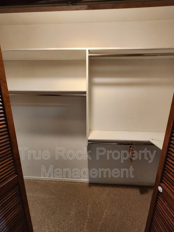 Building Photo - 329 S Morrison Dr
