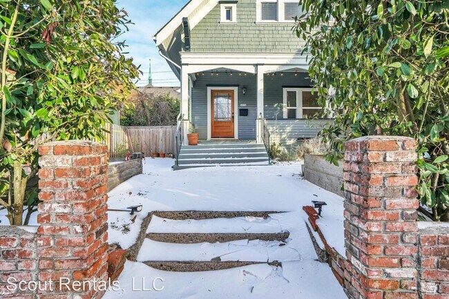Building Photo - 3 br, 1.5 bath House - 4936 NE Rodney Ave