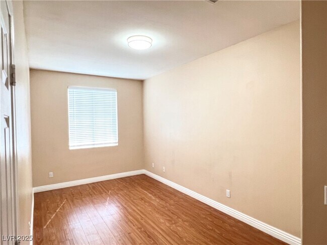 Building Photo - 258 Whitewater Village Ct