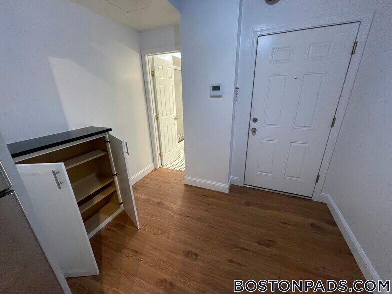 Building Photo - 149 Park Dr