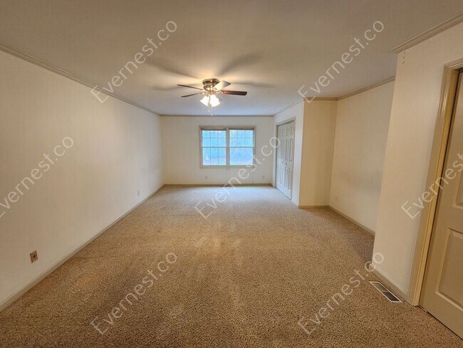 Building Photo - 500 Towergate Pl