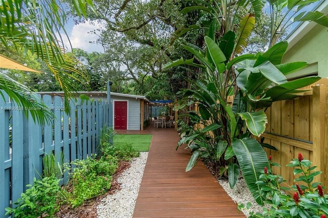 Building Photo - 312 SW 12th Ave