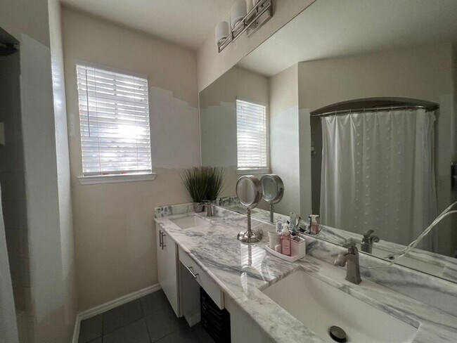 Building Photo - 126 Vista Verdi Cir