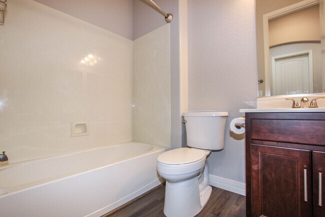 Building Photo - Granville - 3 bedroom home