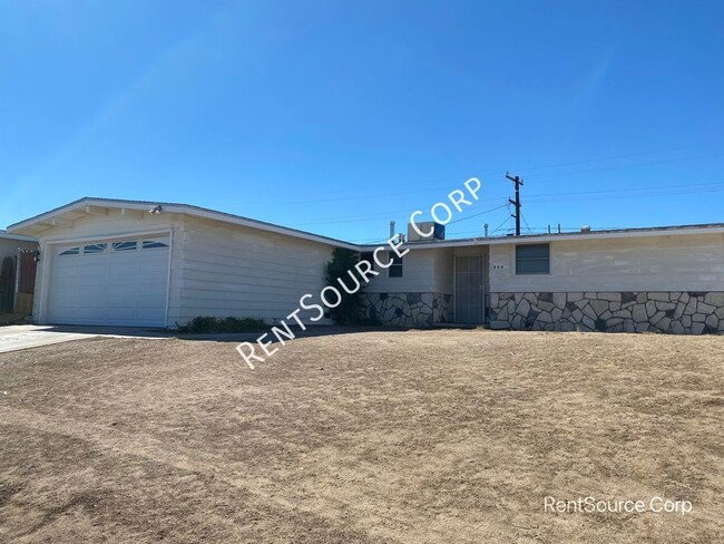 Primary Photo - 3 Bedroom, 2 Bath Home for Rent in Barstow