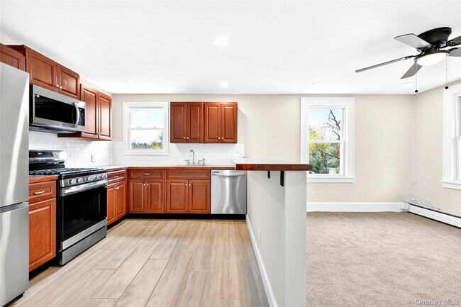 Building Photo - 98 S Main St