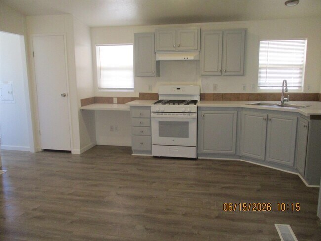 Building Photo - 569 Harbor Dr