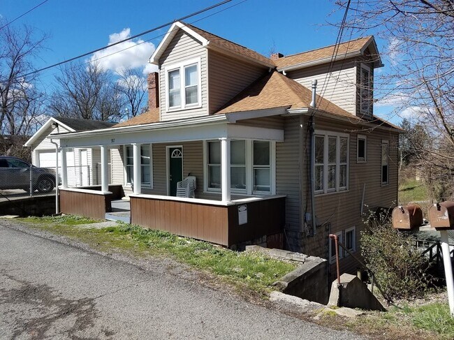 Primary Photo - 387-389 Gilmore Street