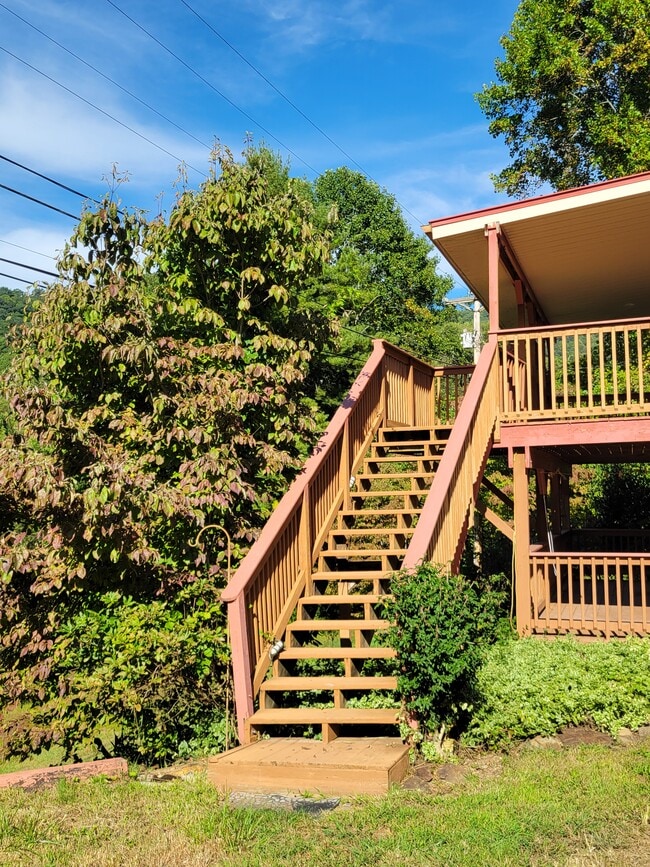 Building Photo - 507 Utah Mountain Rd