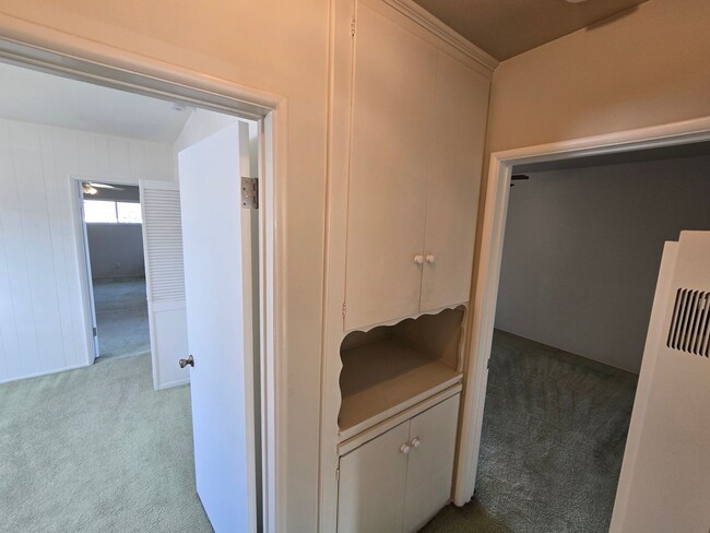 Building Photo - Classic 3 Bed, 2 Bath Home on Large Lot