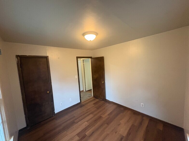 Building Photo - 2520 SW 45th St