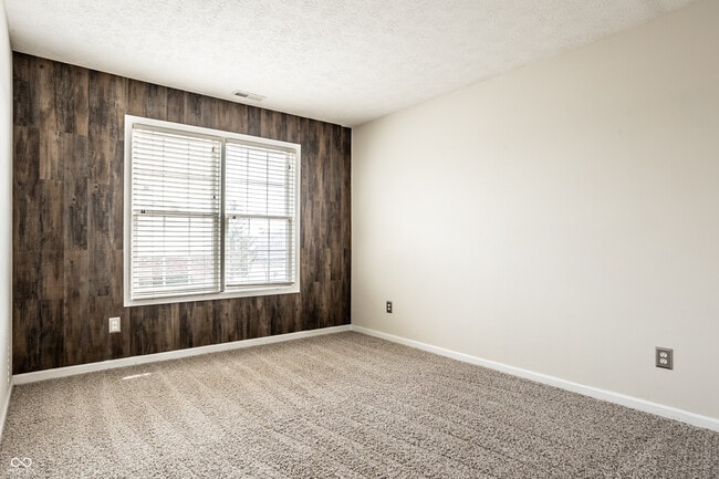 Building Photo - 8102 Fairway Dr