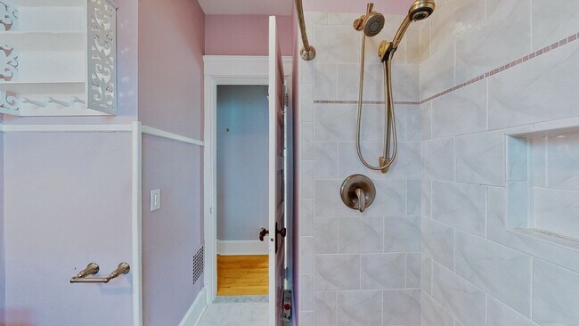 Building Photo - [In-Unit Laundry; Garden] Townhouse-Style Living, with Historical Details & Parking!