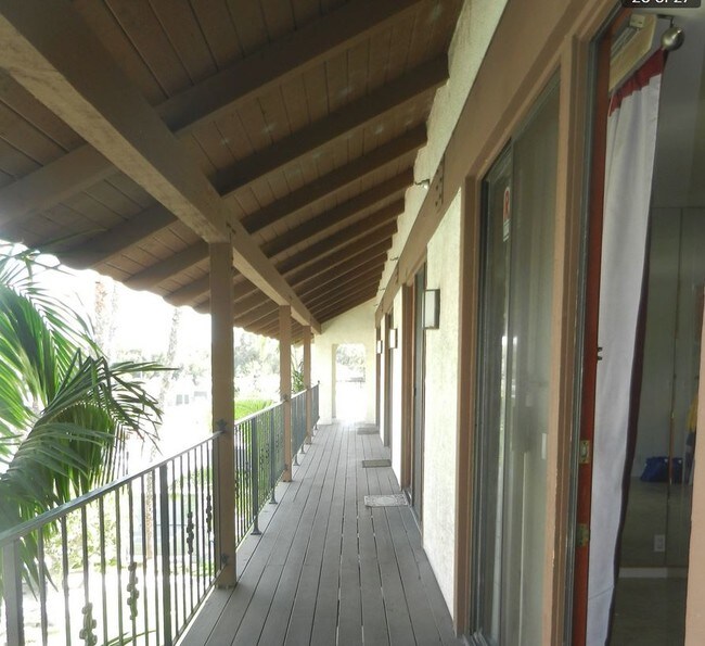 entry - 17210 Newhope St