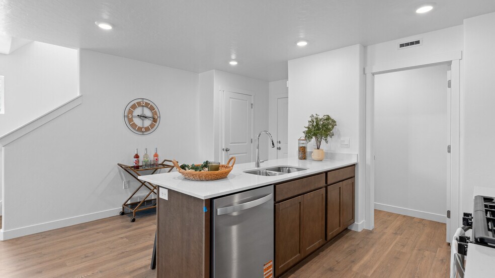 Building Photo - 1505 E 720 N