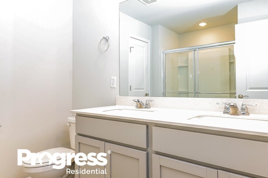 Building Photo - 621 Samuel