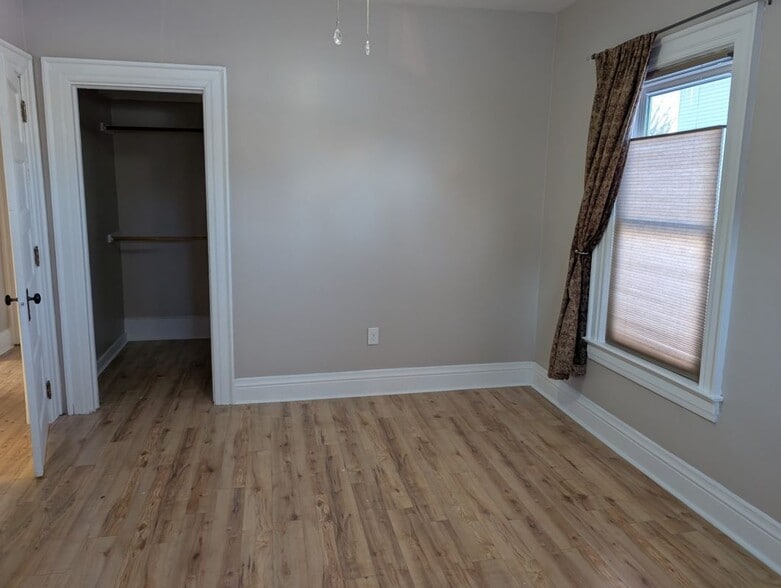 Building Photo - 5313 Broadway, 1