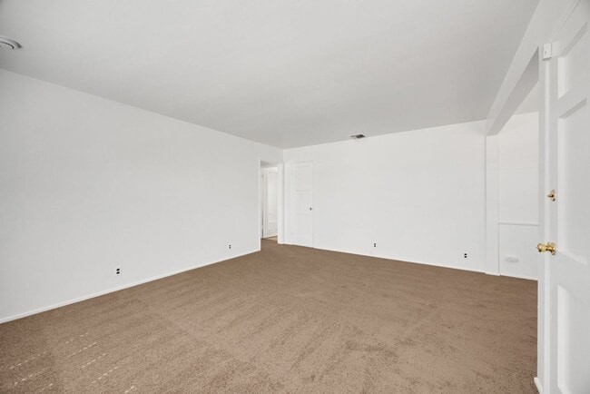 Building Photo - Adorable 2 Bed / 1 Bath Home In Pico Rivera near Birney Tech Academy