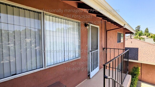 Building Photo - 1810 W Greenleaf Ave