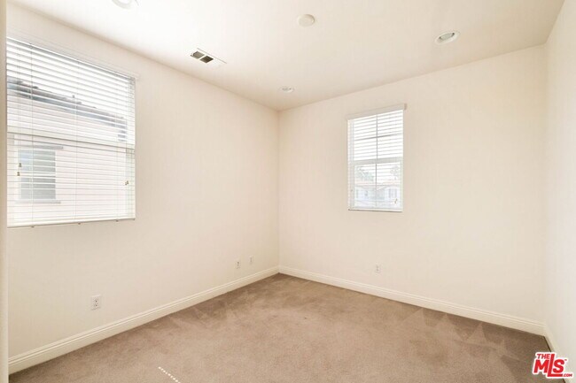 Building Photo - 5929 Spelthorne Ln