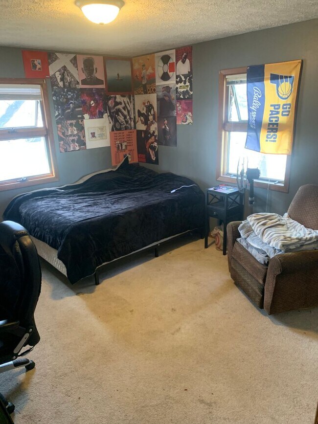 Building Photo - *** AVAILABLE AUGUST 2027 *** 3 Bedroom - 2 Bath Home (Great for a large group!)