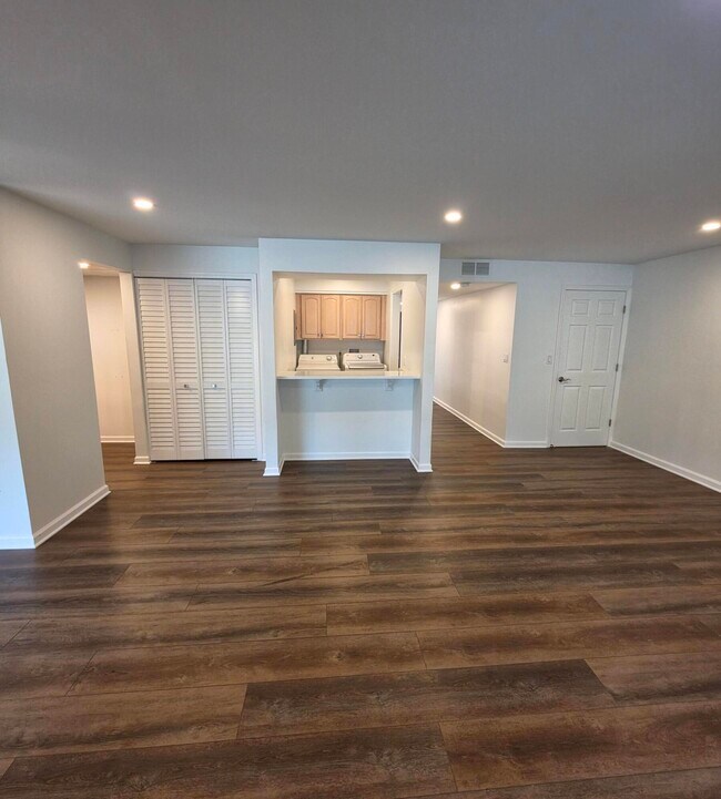 Building Photo - 18233 University Park Dr