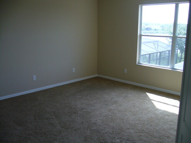 Building Photo - 4 Bedroom/2.5 Bath next to Lake in Winderm...
