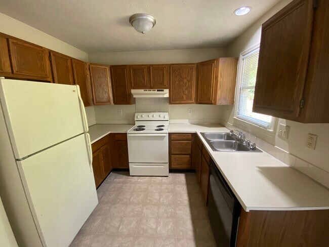 Building Photo - 2217 Overland Ct