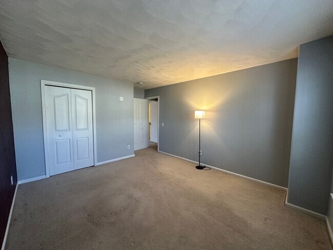 Building Photo - 123 Locust Ln